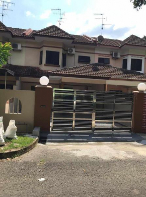 Double Storey Johor Bahru Stadium Homestay